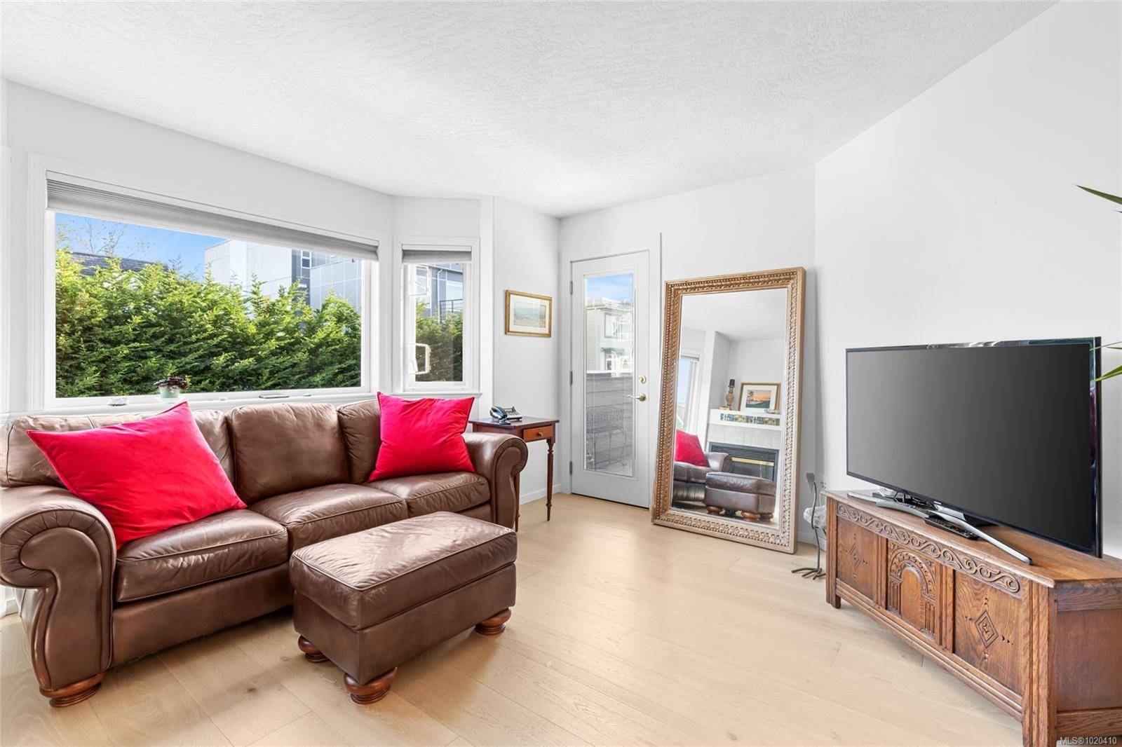 Sidney, BC V8L 2Y8,9725 Fourth St #204