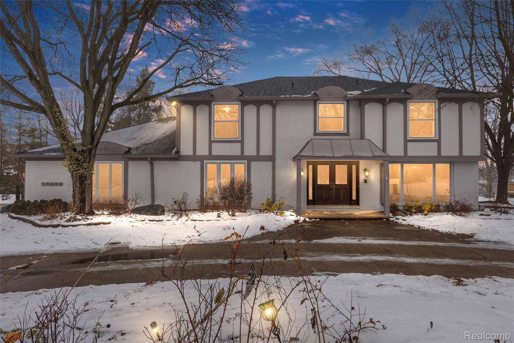 Farmington Hills, MI 48331,35232 Quaker WAY