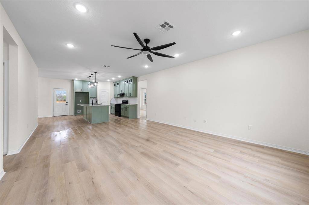 Mcgregor, TX 76657,207 N Harrison Street