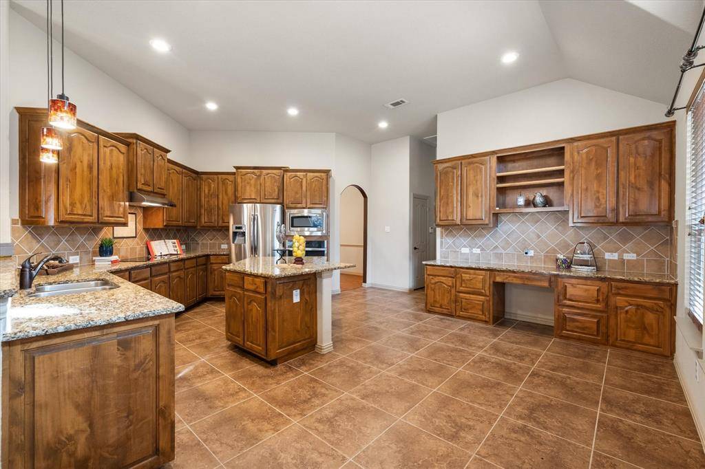 Arlington, TX 76001,8204 Summerleaf Drive