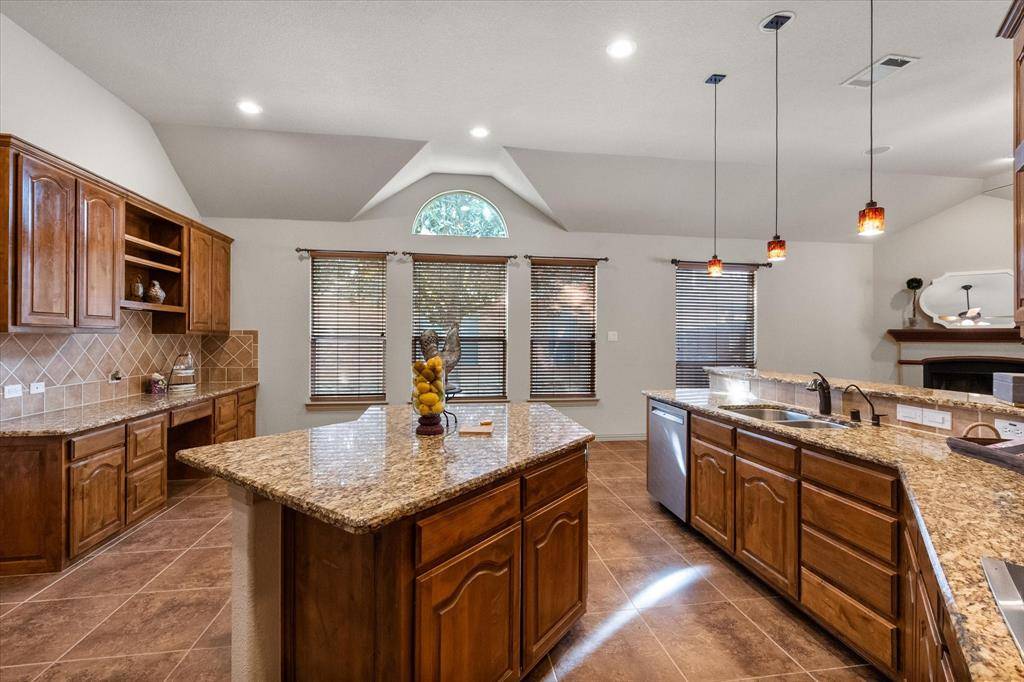 Arlington, TX 76001,8204 Summerleaf Drive