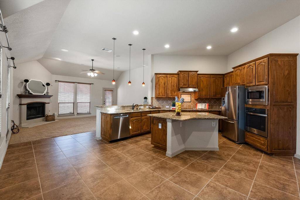 Arlington, TX 76001,8204 Summerleaf Drive