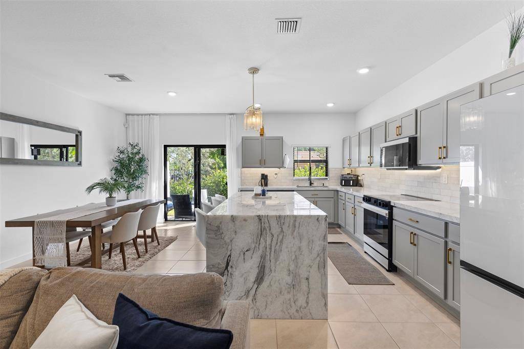 Pompano Beach, FL 33060,884 NW 3rd Ter #884