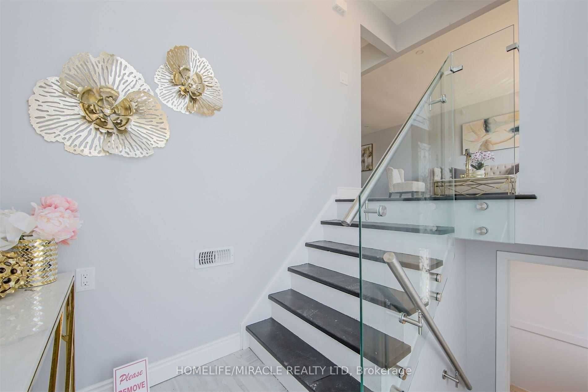 Mississauga, ON L4T 4A5,4000 Key CT