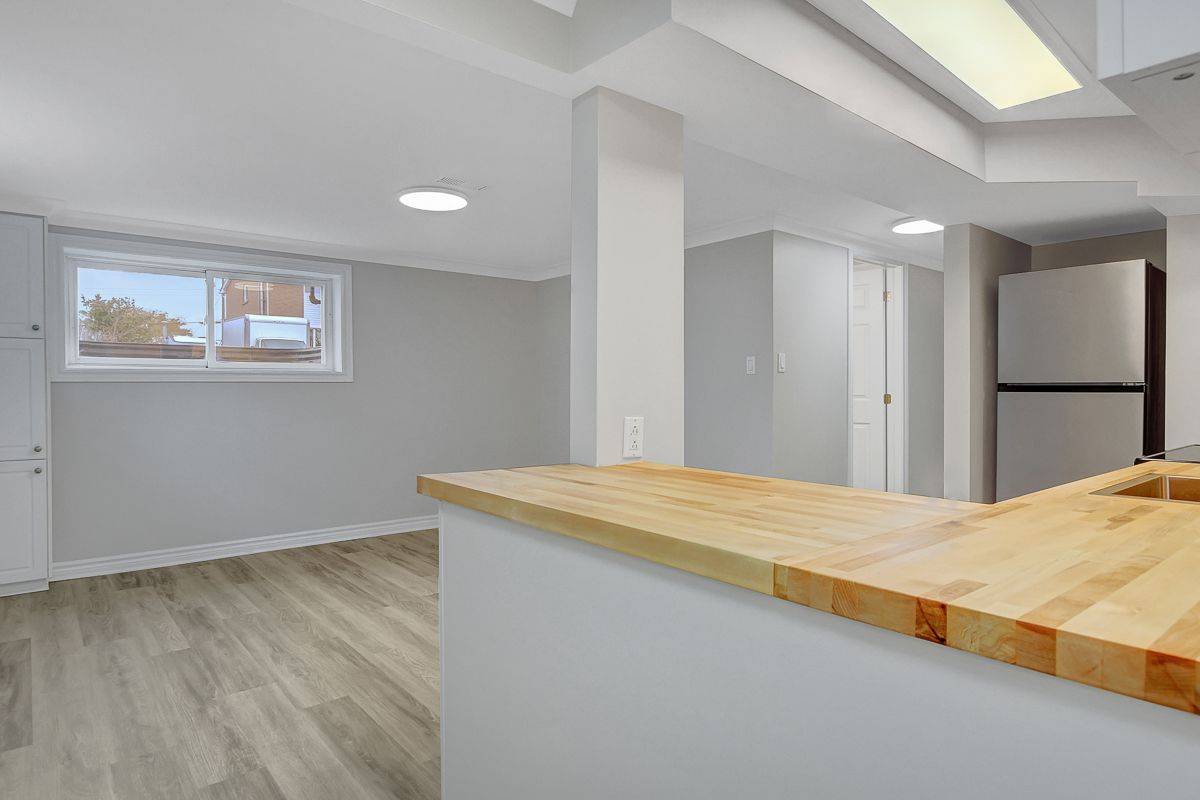 Overbrook - Castleheights And Area, ON K1K 2P6,775 Trojan AVE #3