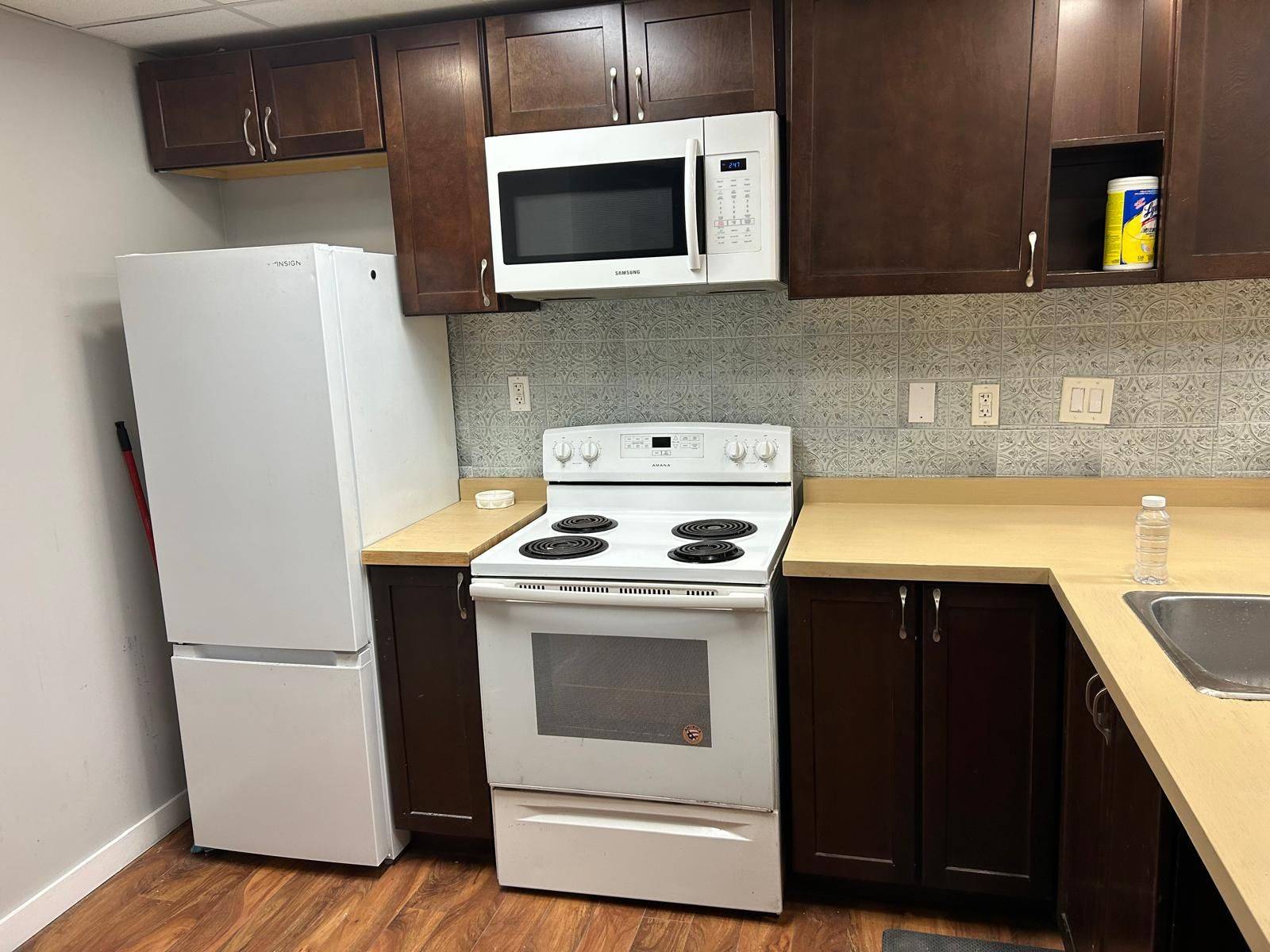 Hamilton, ON L8L 2Z7,594 Barton ST E #4