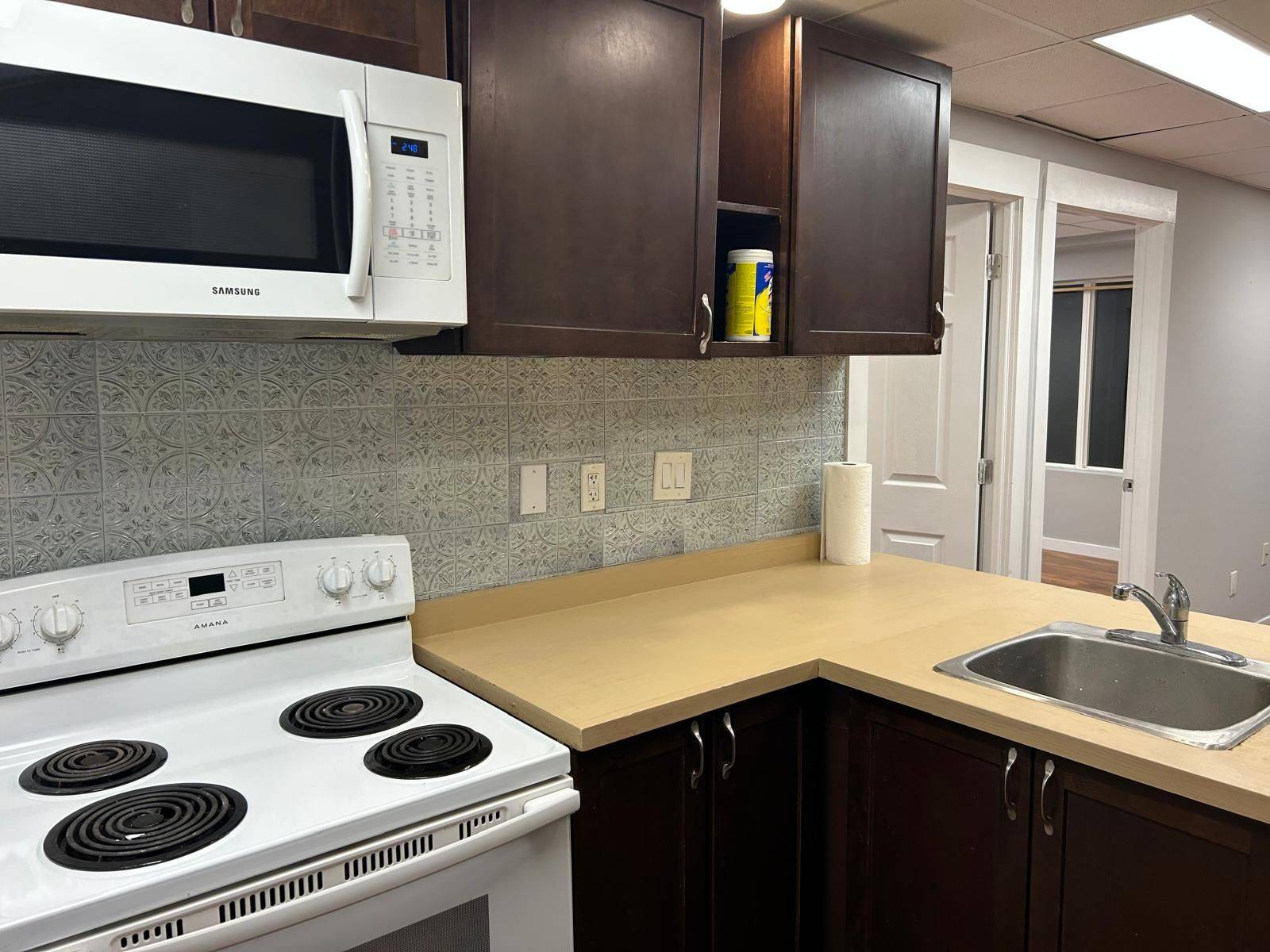 Hamilton, ON L8L 2Z7,594 Barton ST E #4