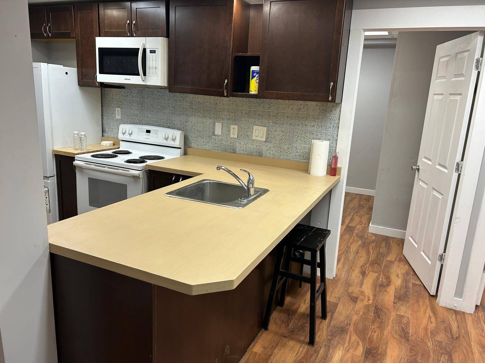 Hamilton, ON L8L 2Z7,594 Barton ST E #4