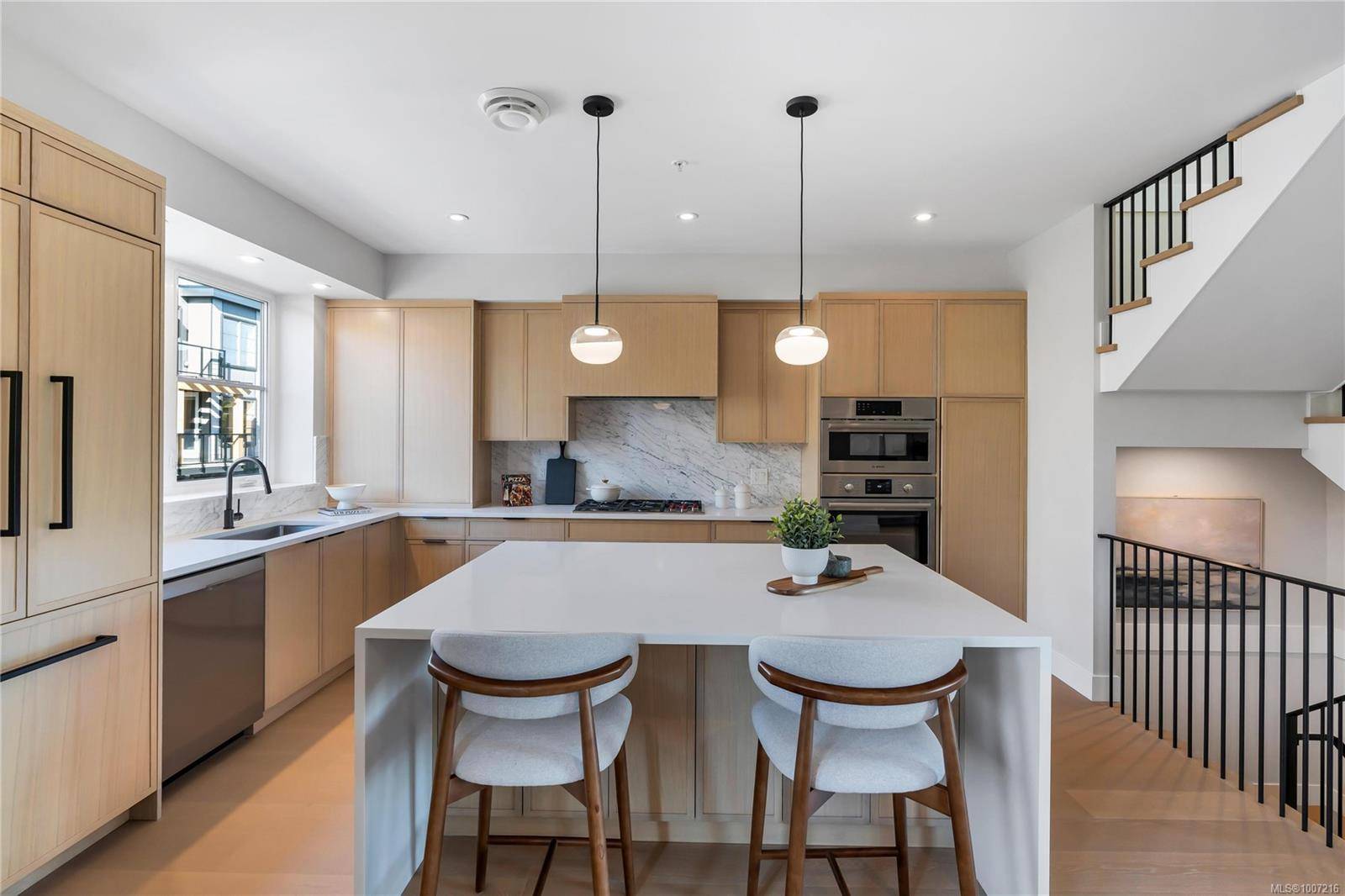 Saanich, BC V8N 1G3,2590 Penrhyn St #13