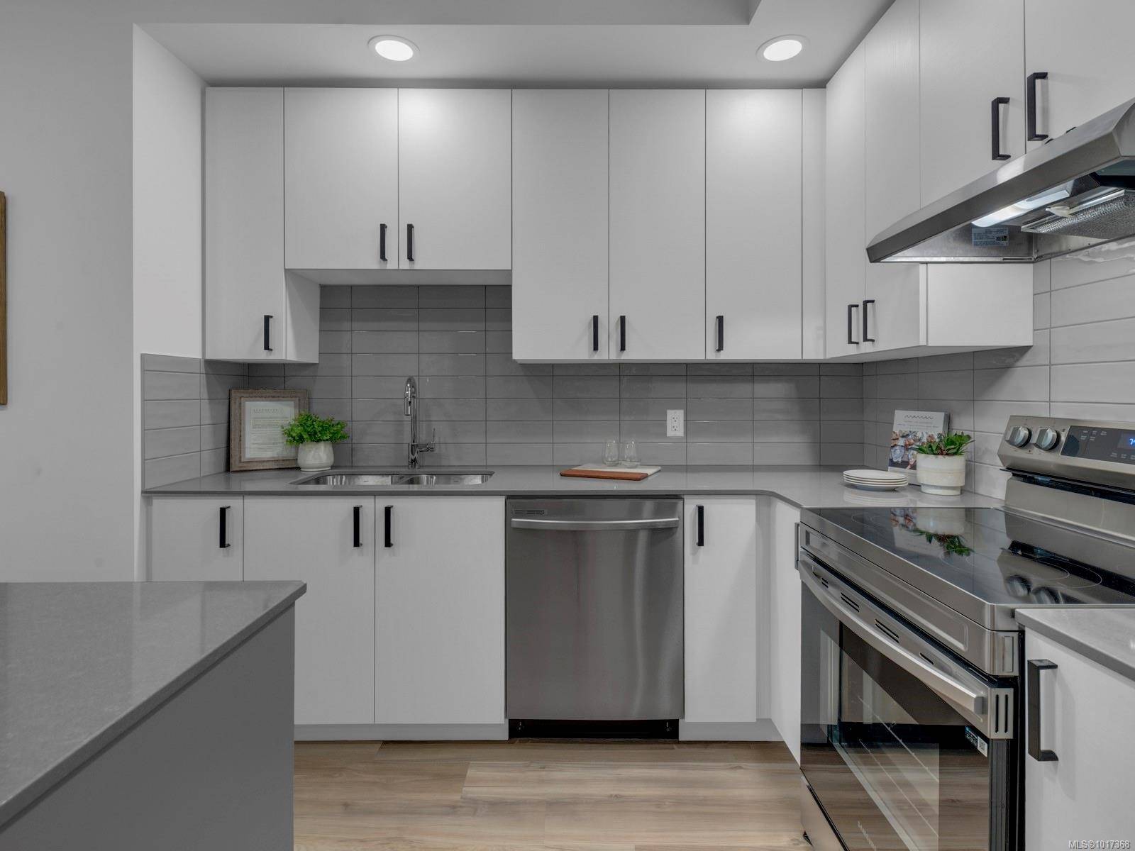 Langford, BC V9B 7A6,2390 City Gate Blvd #524