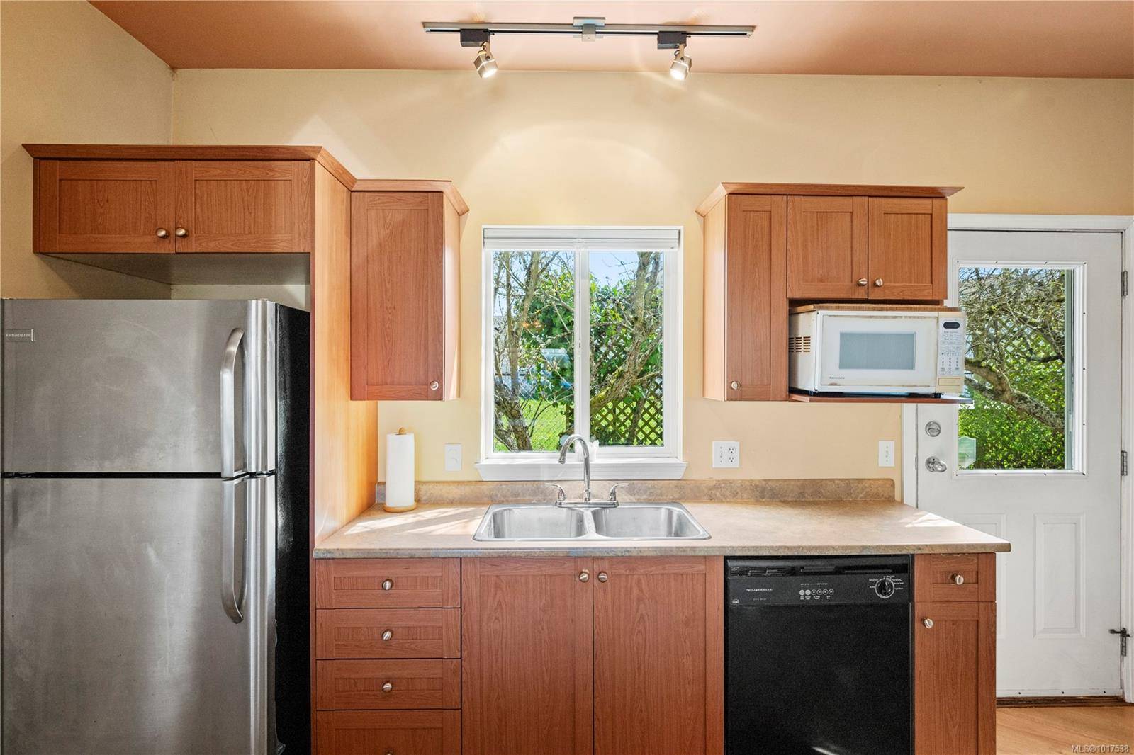 Victoria, BC V8T 4N4,2901 Harriet Rd