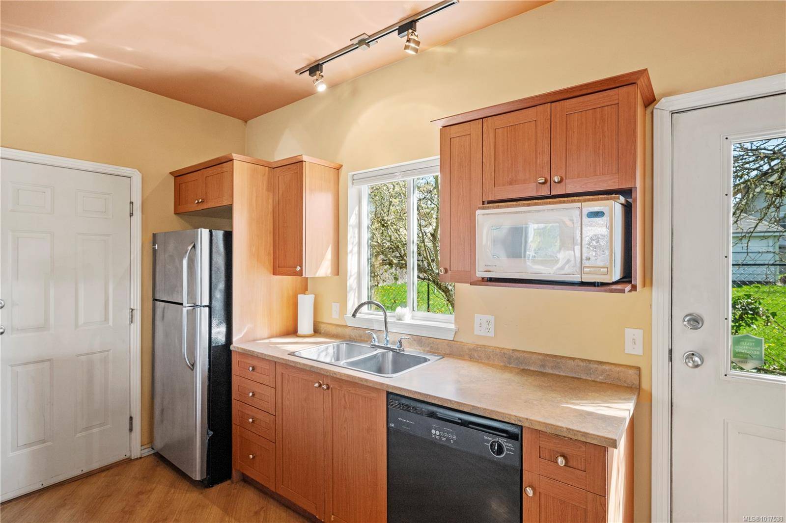 Victoria, BC V8T 4N4,2901 Harriet Rd