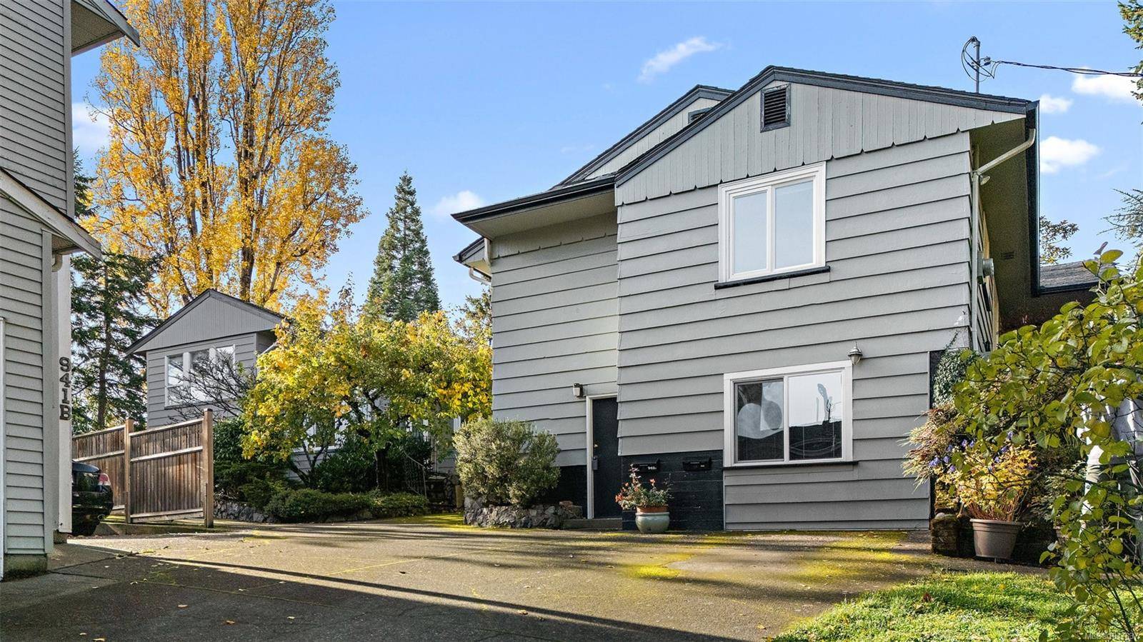 Esquimalt, BC V9A 2V2,943 Selkirk Ave