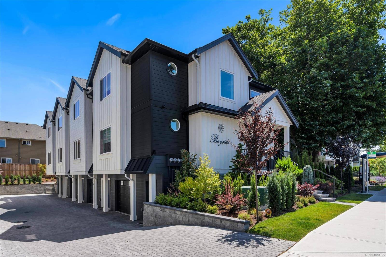 Sidney, BC V8L 2X8,10145 Fifth St #4