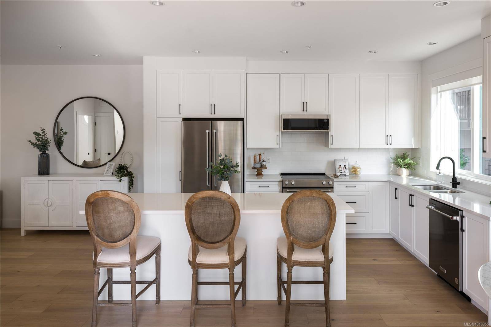 Sidney, BC V8L 2X8,10145 Fifth St #4