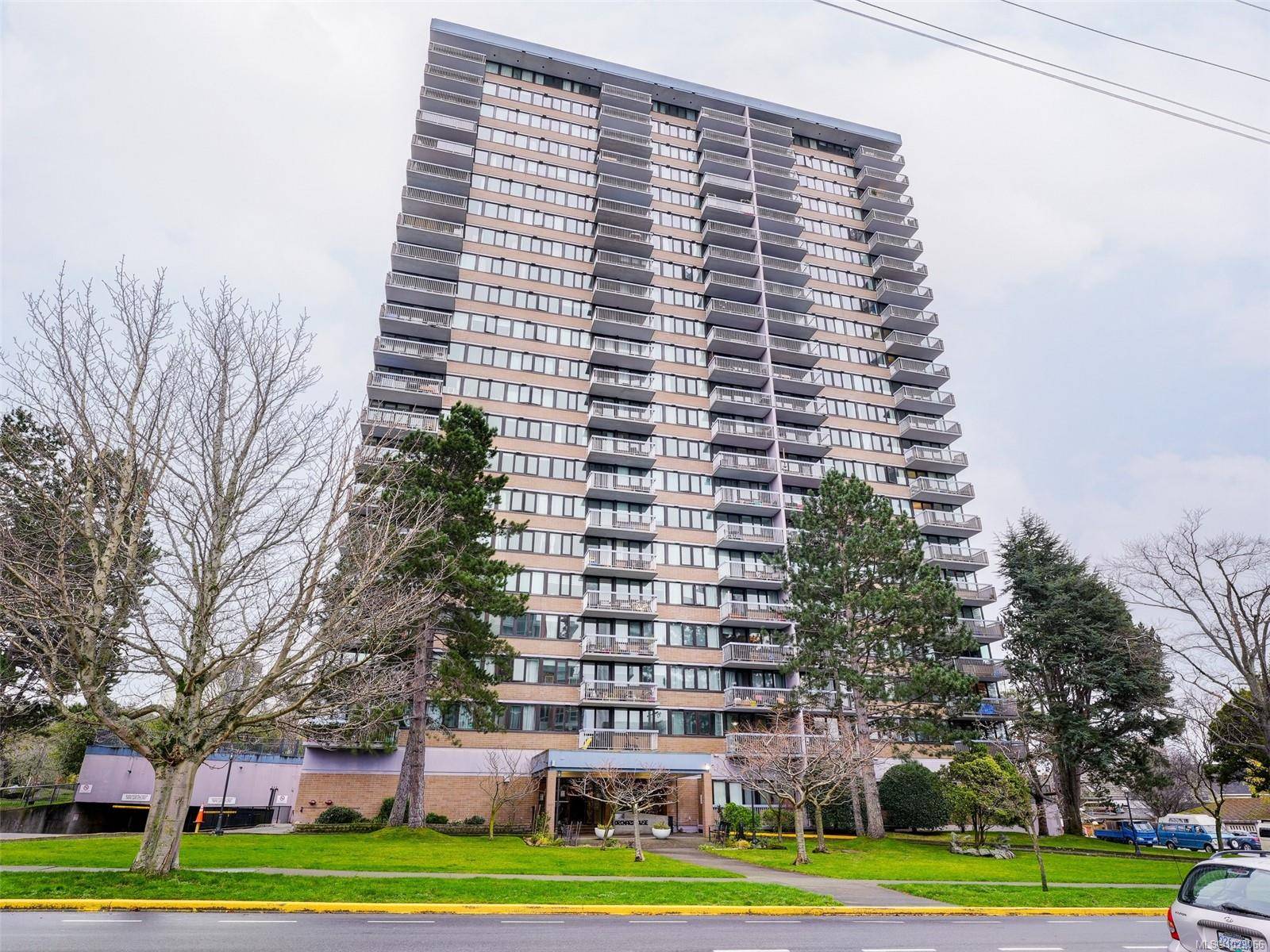 Victoria, BC V8V 1S9,647 Michigan St #2006