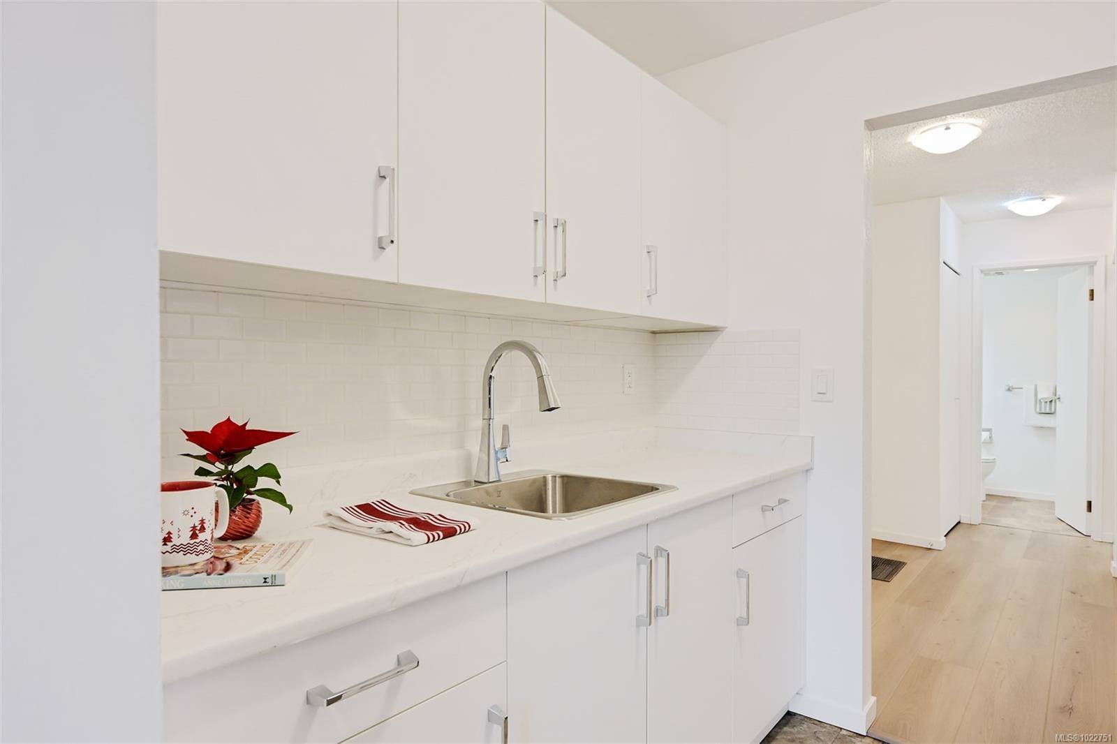 Victoria, BC V8T 3Y9,2610 Graham St #206