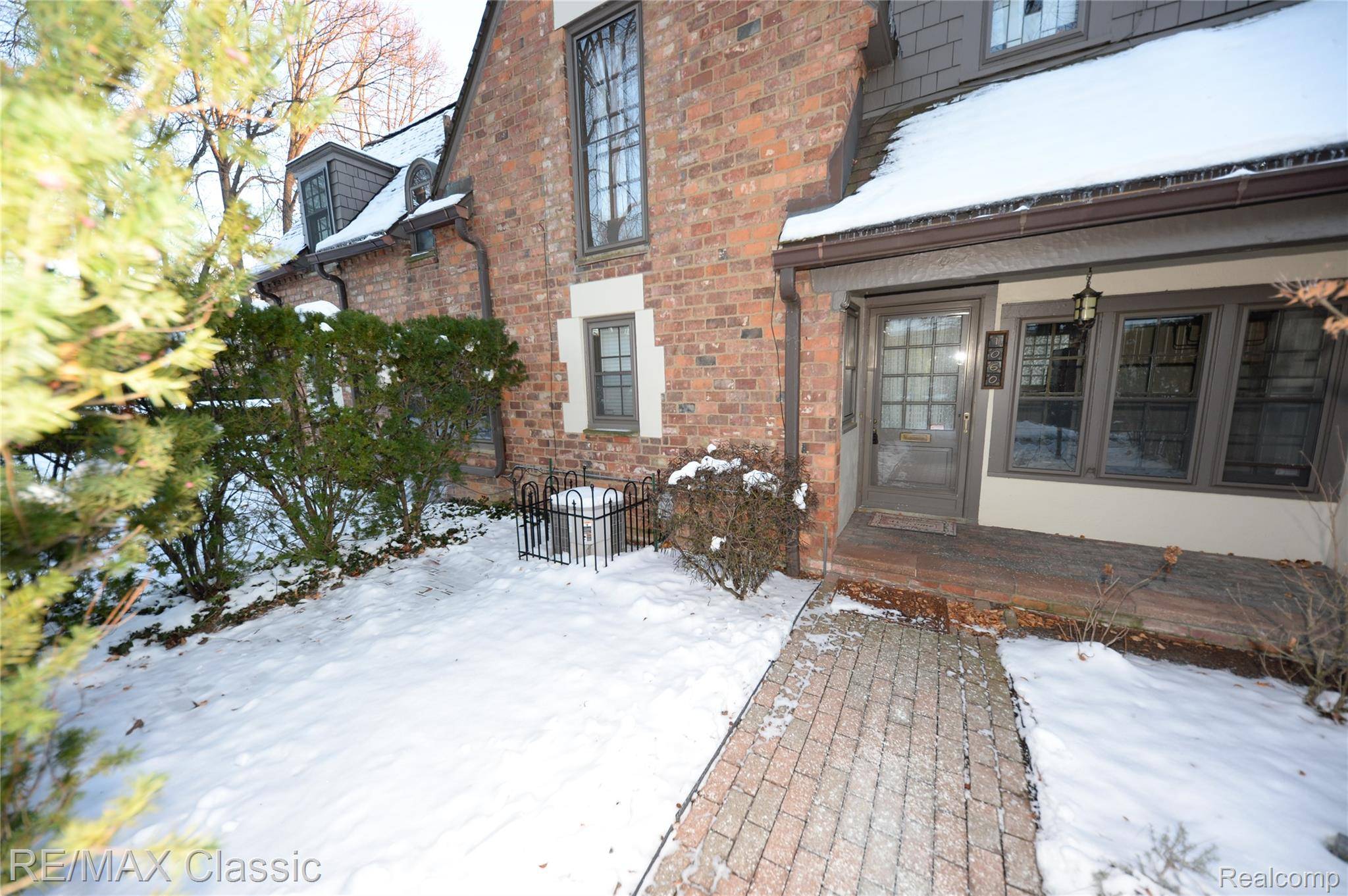 Birmingham, MI 48009,1060 Wimbleton DR