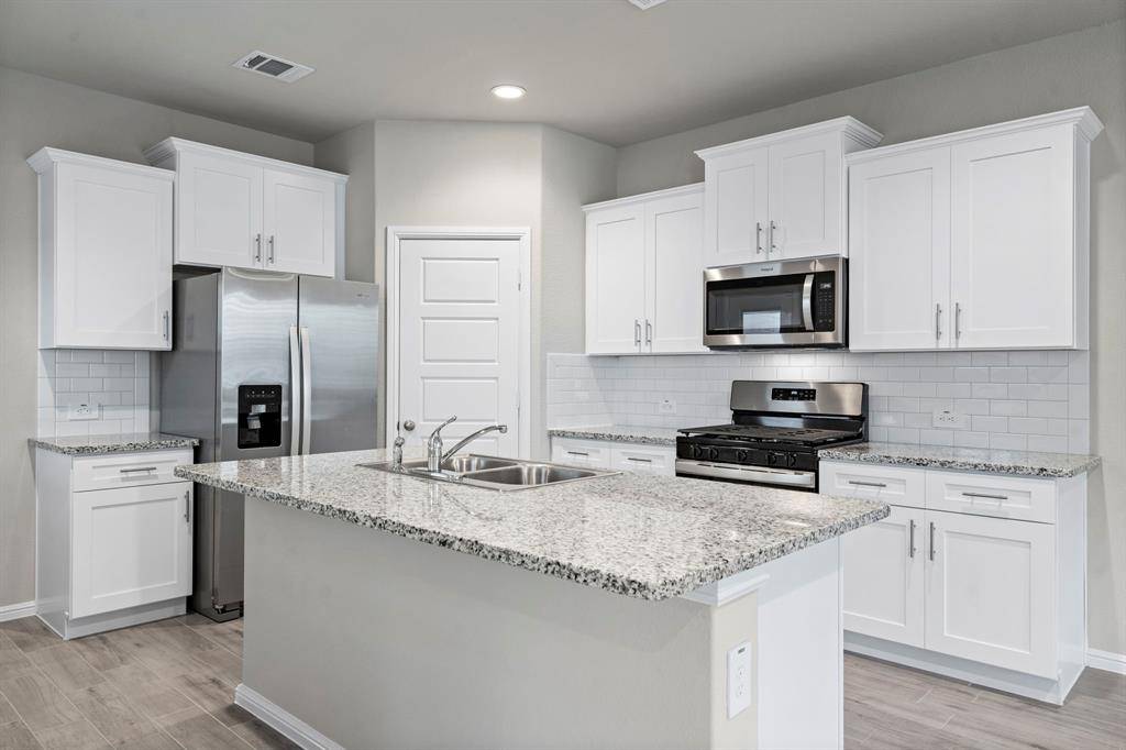 Fort Worth, TX 76135,3417 Lake District Lane