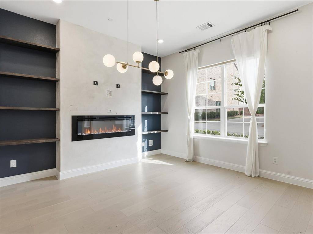 Carrollton, TX 75010,4413 Murphy Lane