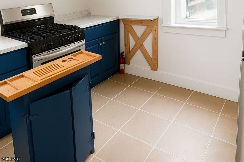 Irvington Twp., NJ 07111,14 Norwood Ave