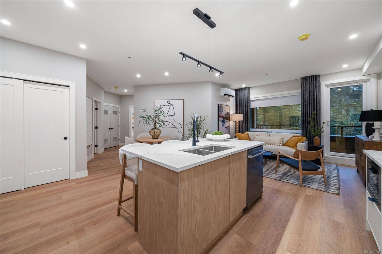 Langford, BC V9B 7E2,1810 Selenite Pl #205