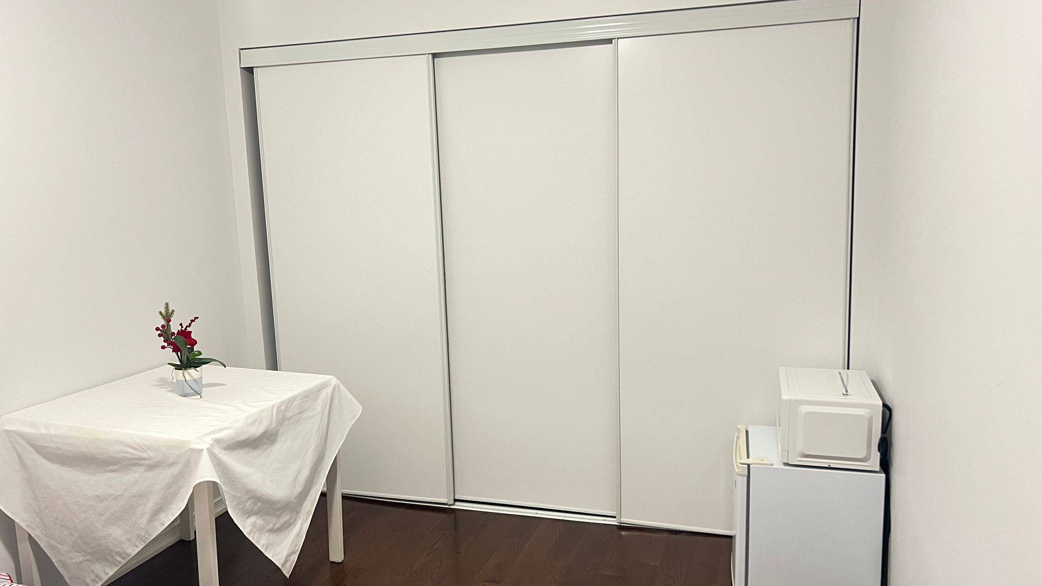 Innisfil, ON L9S 0G3,1226 Leslie DR #Room 1