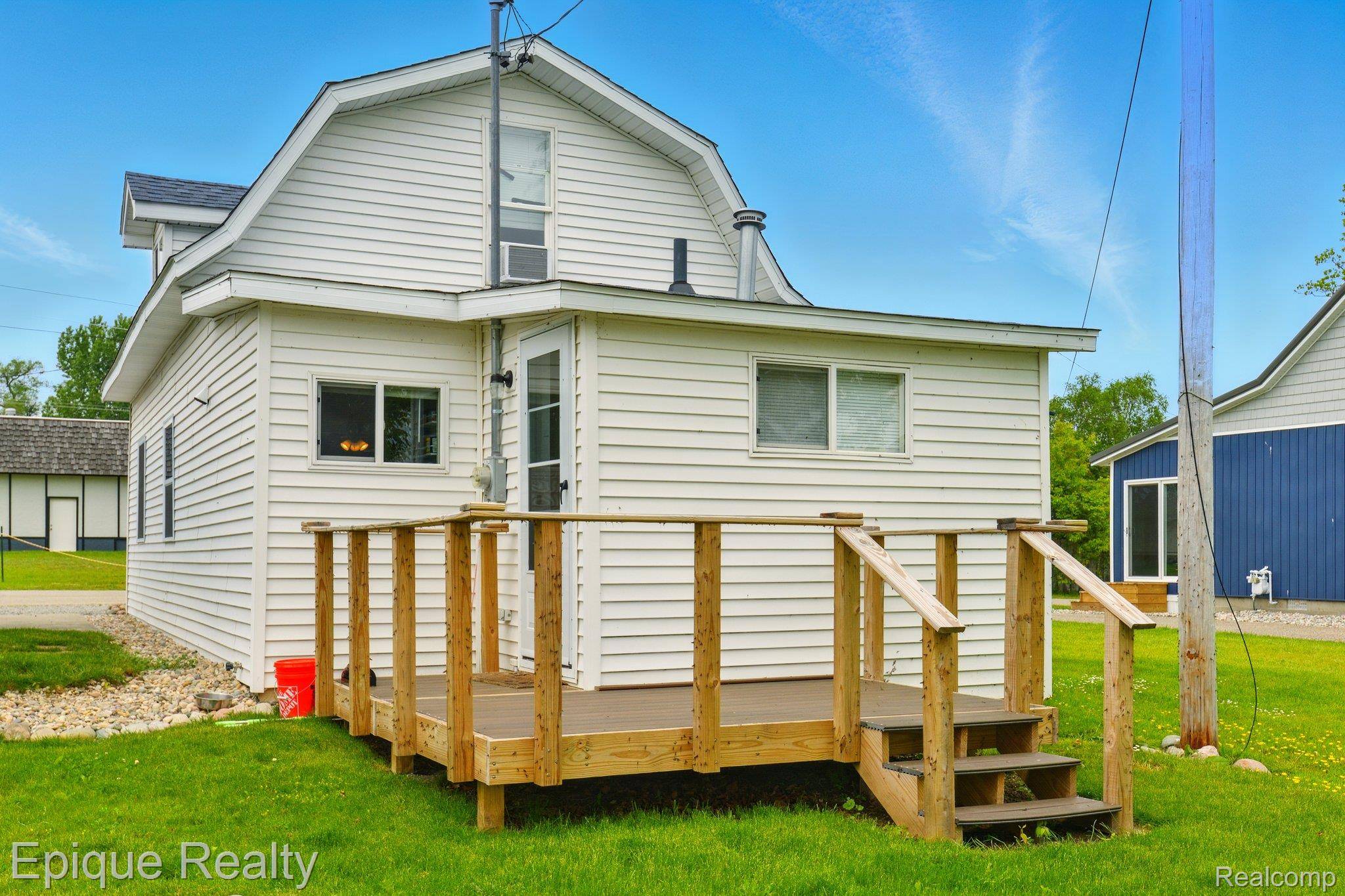 Houghton Lake Heights, MI 48630,109 Norris ST