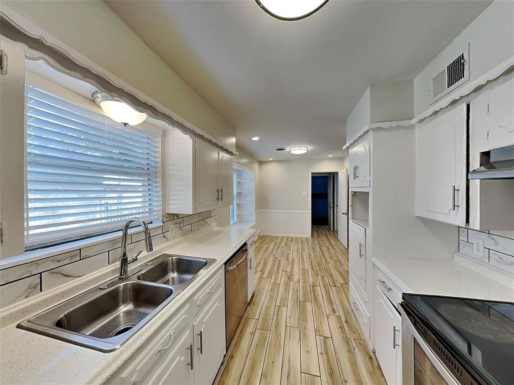 Dallas, TX 75232,5928 Fox Hill Lane