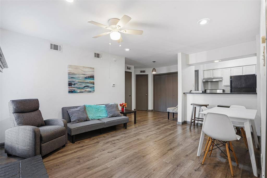 Dallas, TX 75243,9520 Royal Lane #207