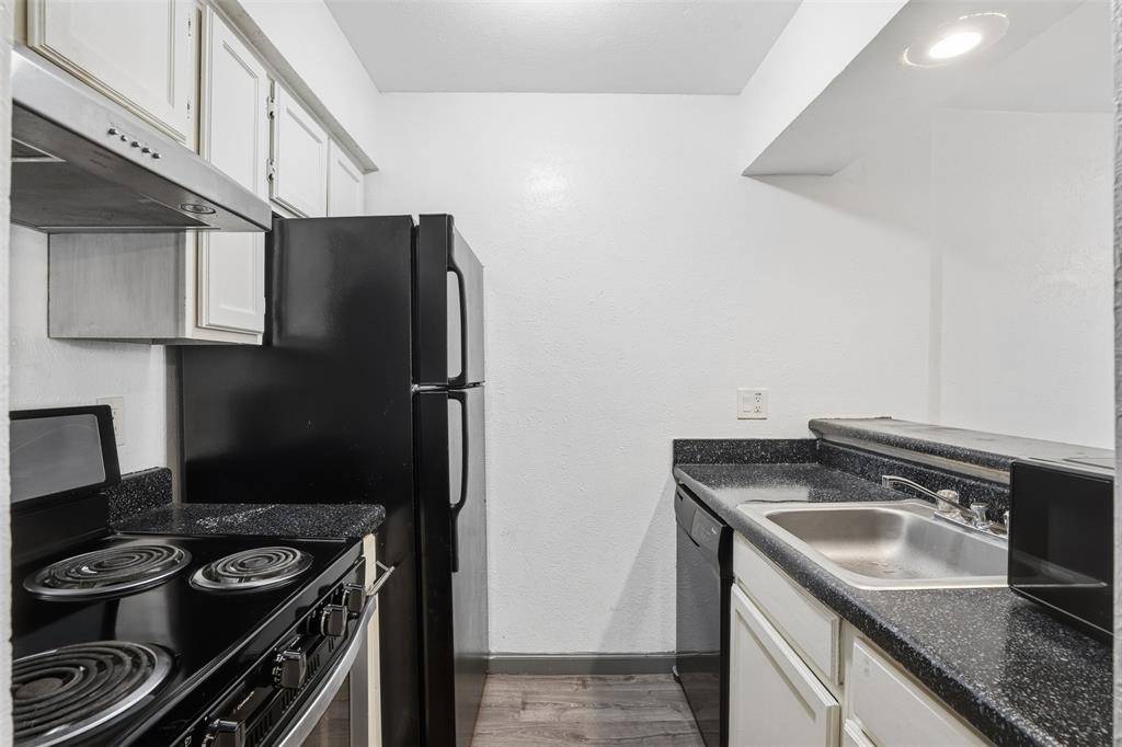 Dallas, TX 75243,9520 Royal Lane #207