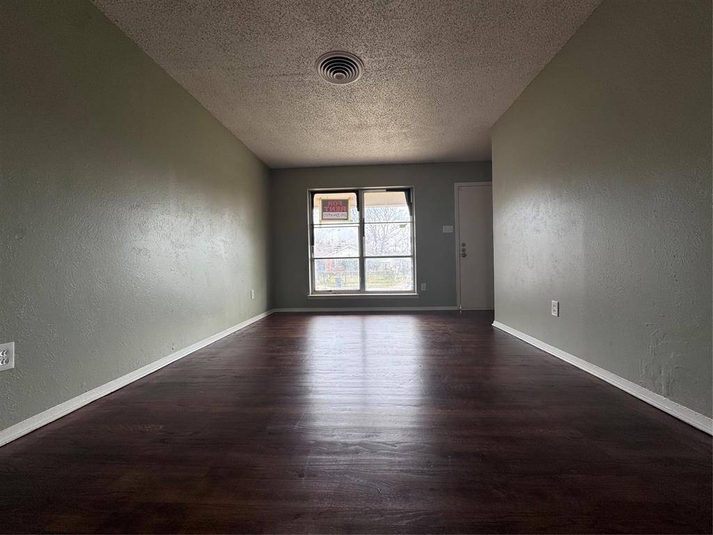 Dallas, TX 75217,811 Manhattan Drive