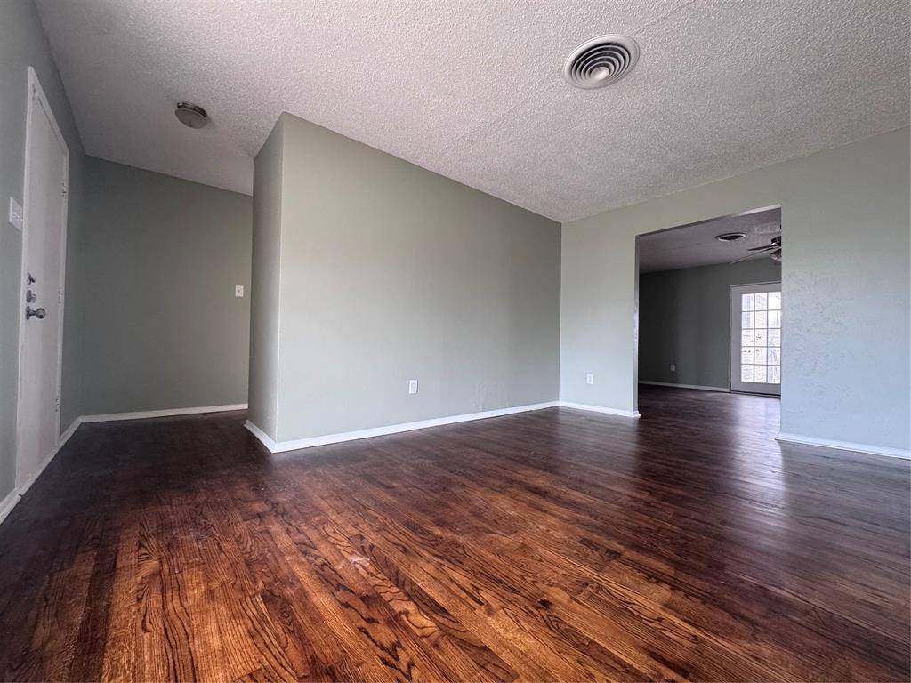 Dallas, TX 75217,811 Manhattan Drive