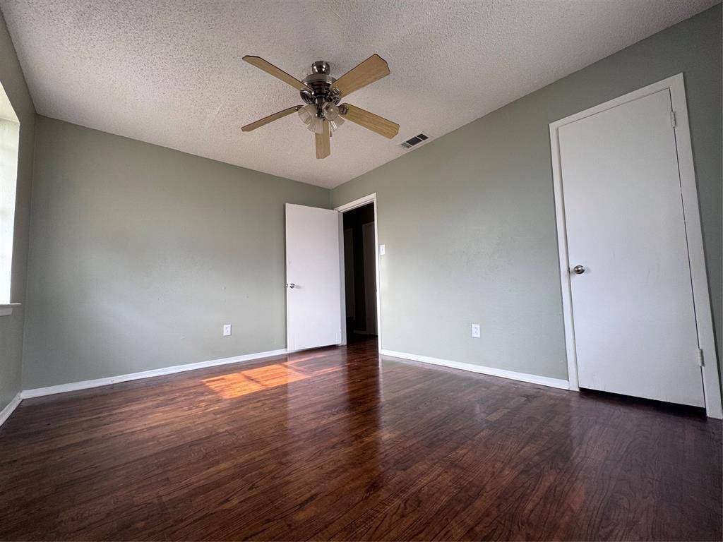 Dallas, TX 75217,811 Manhattan Drive