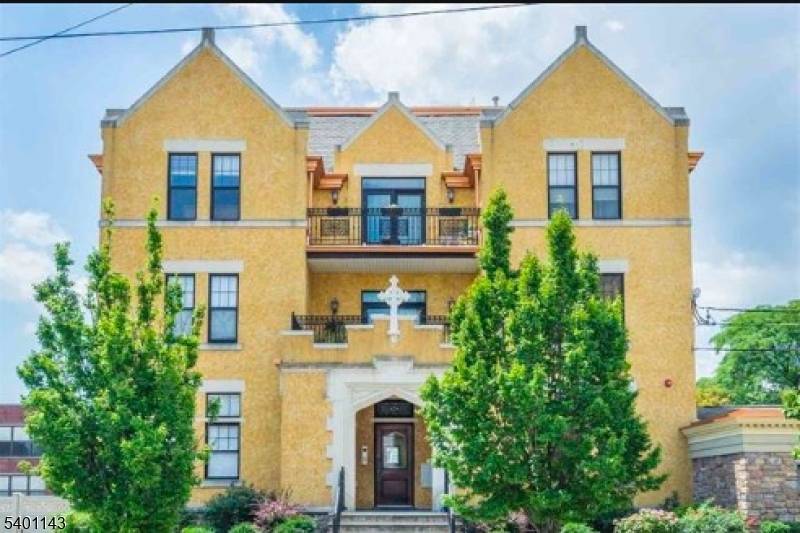 Bayonne City, NJ 07002,36 W 14Th St Unit 201 #201