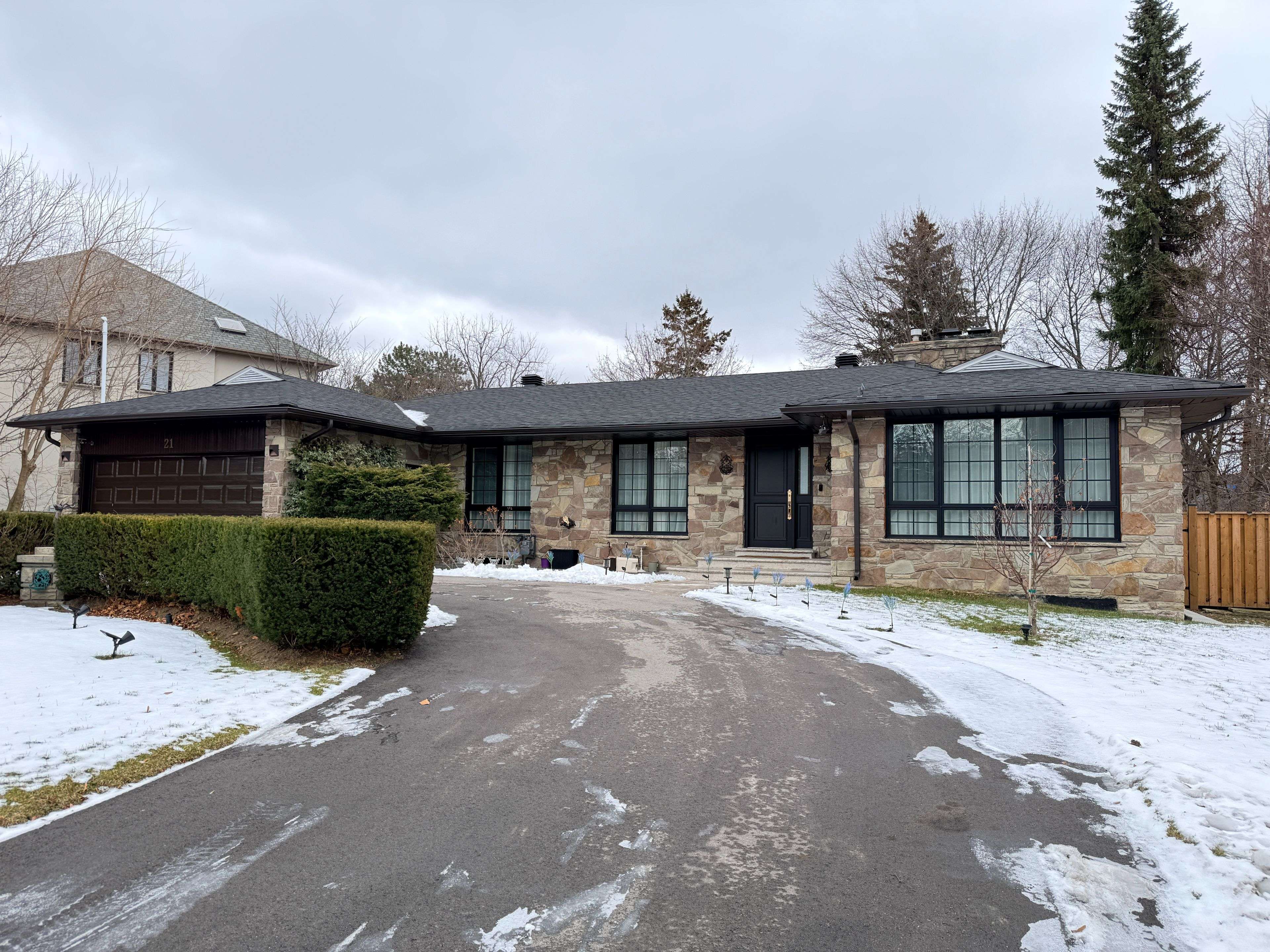 Toronto C12, ON M2L 1W5,21 Sulgrave CRES N