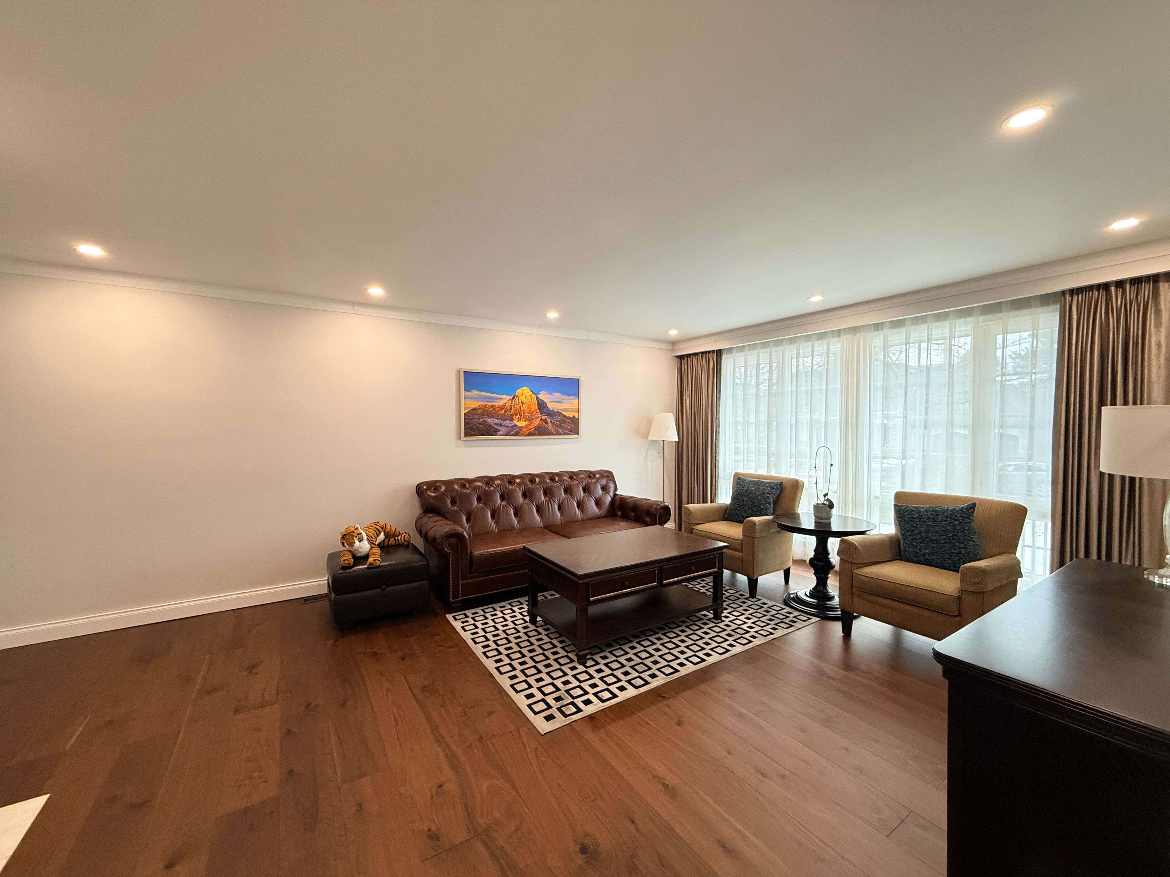 Toronto C12, ON M2L 1W5,21 Sulgrave CRES N