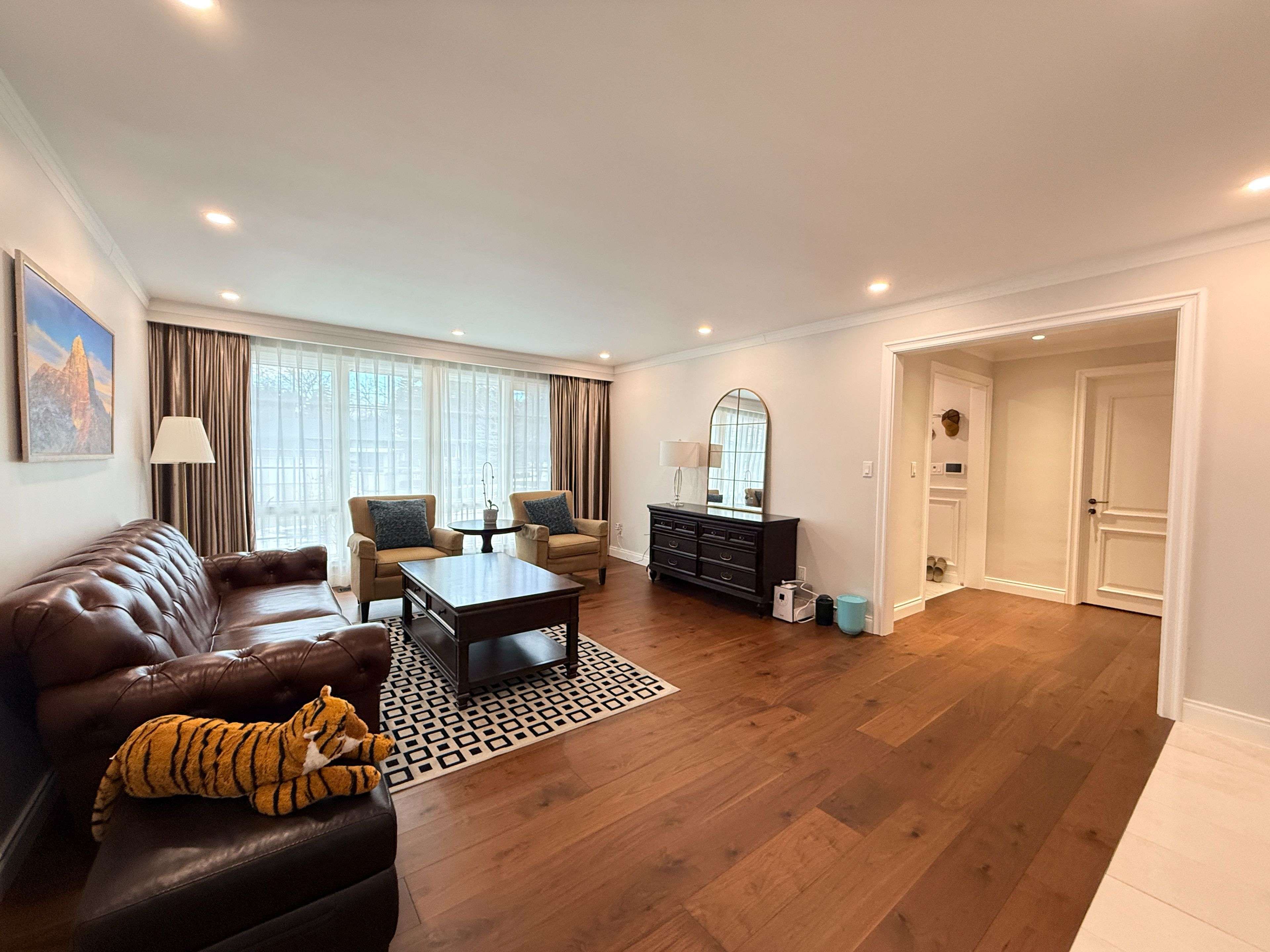 Toronto C12, ON M2L 1W5,21 Sulgrave CRES N