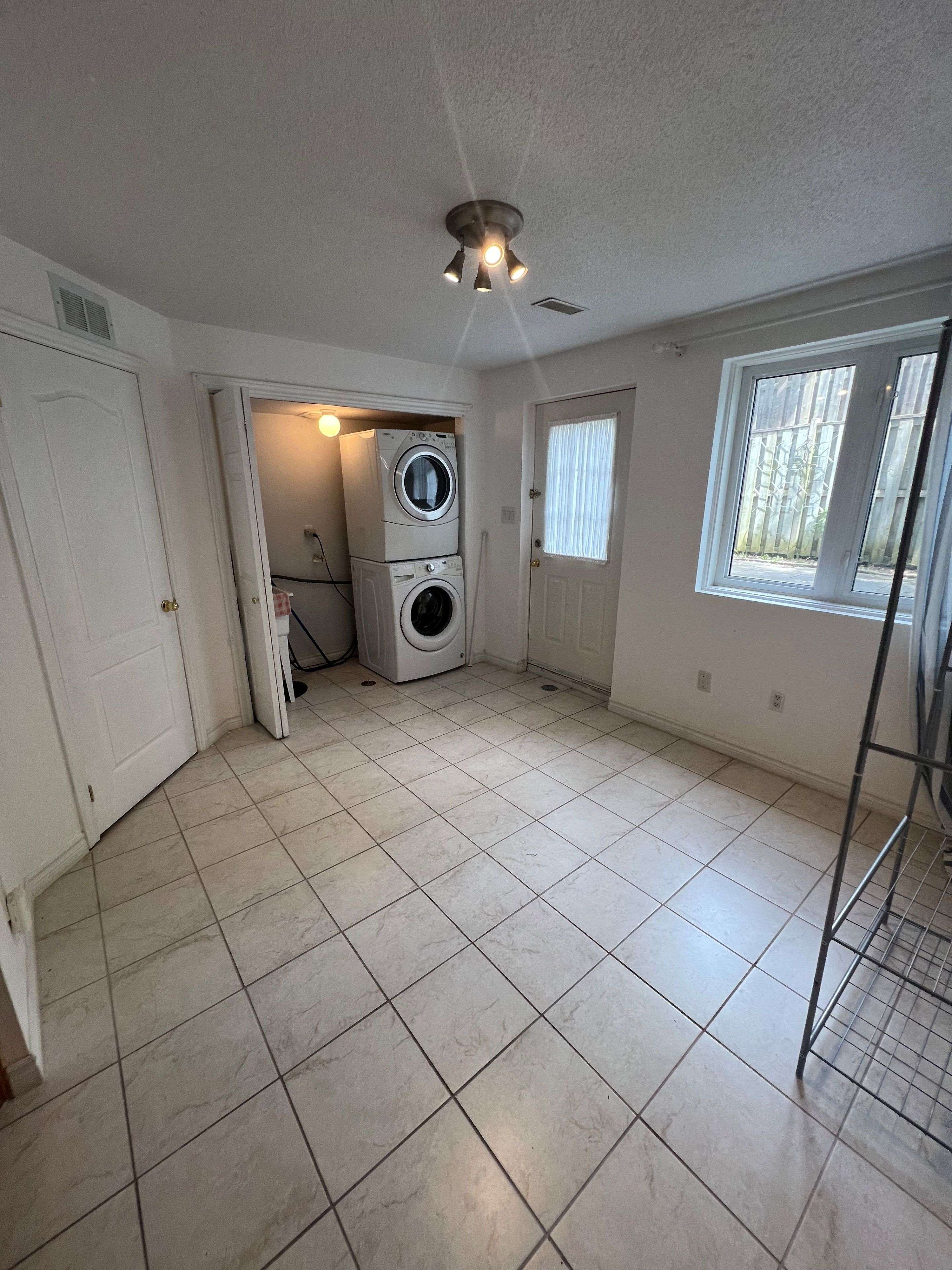 Toronto C07, ON M2M 4M3,31 Rodeo CT