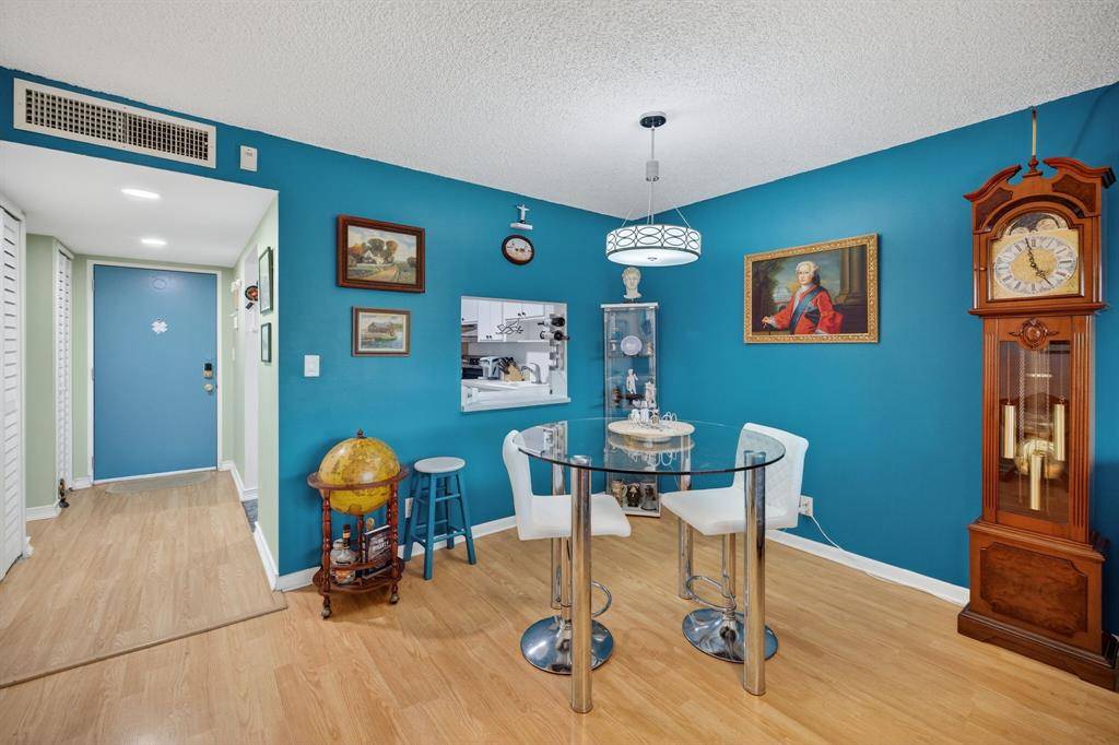 Pompano Beach, FL 33069,2312 S Cypress Bend Dr #405