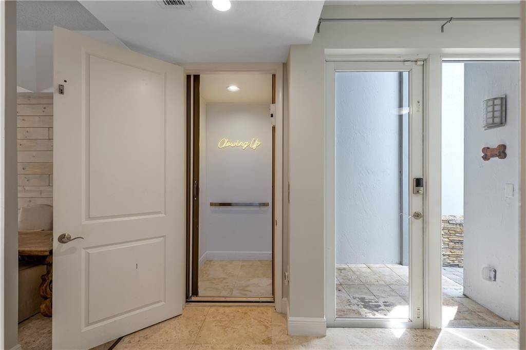 Fort Lauderdale, FL 33301,302 NE 8th Ave #0