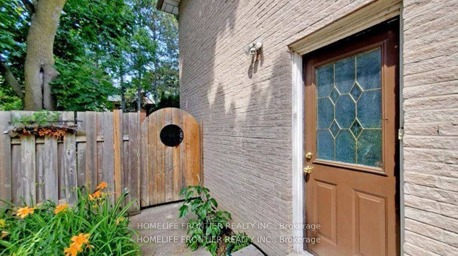 Richmond Hill, ON L4C 3P9,201 Centre ST W