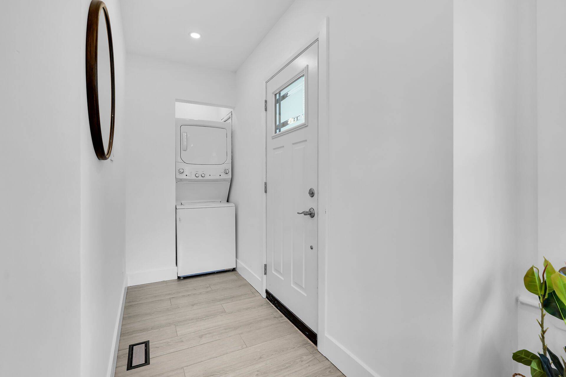 London East, ON N6A 4A1,863 Colborne ST N