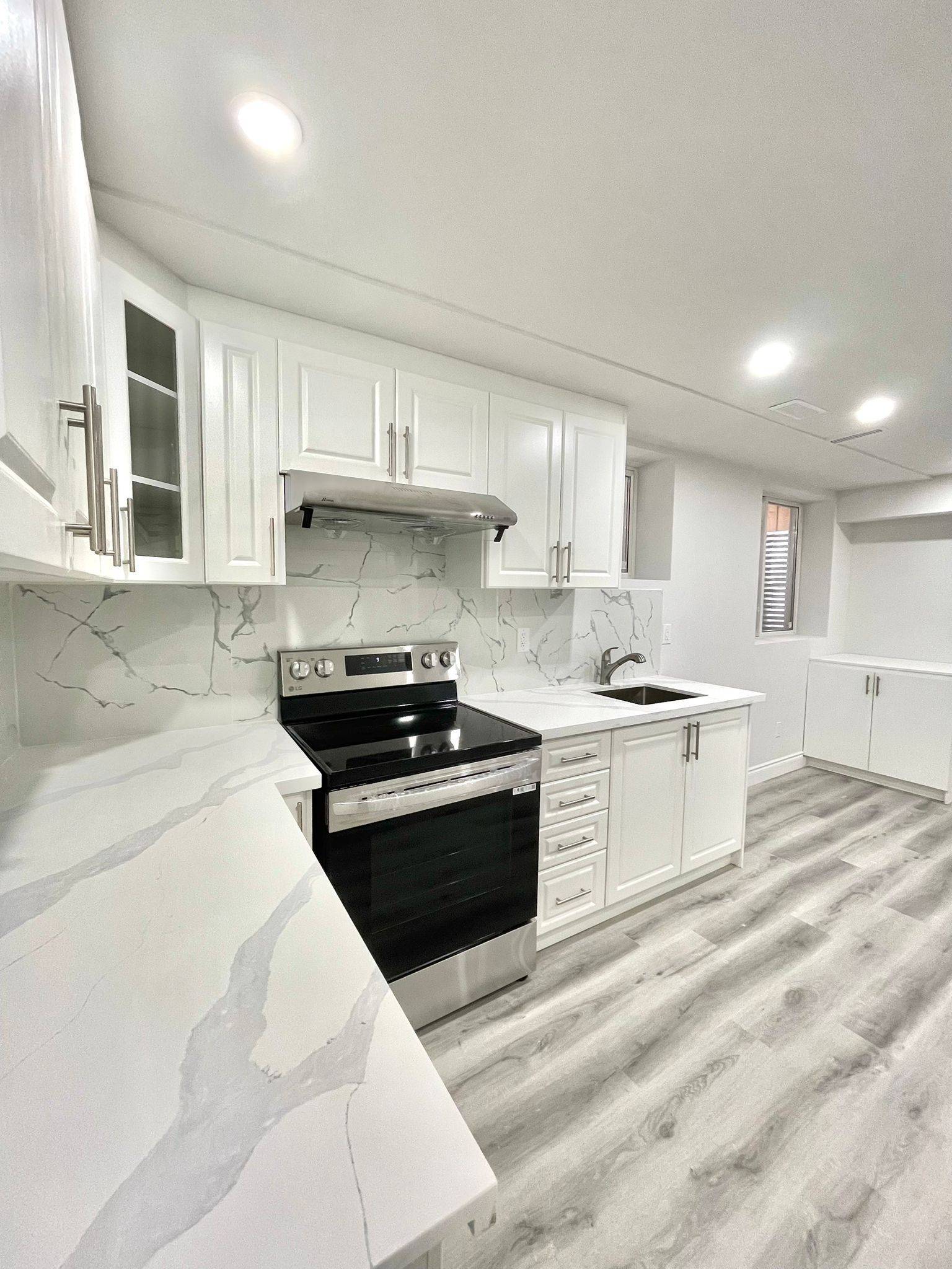 Hamilton, ON L8B 1Y6,171 Great Falls BLVD #Basement