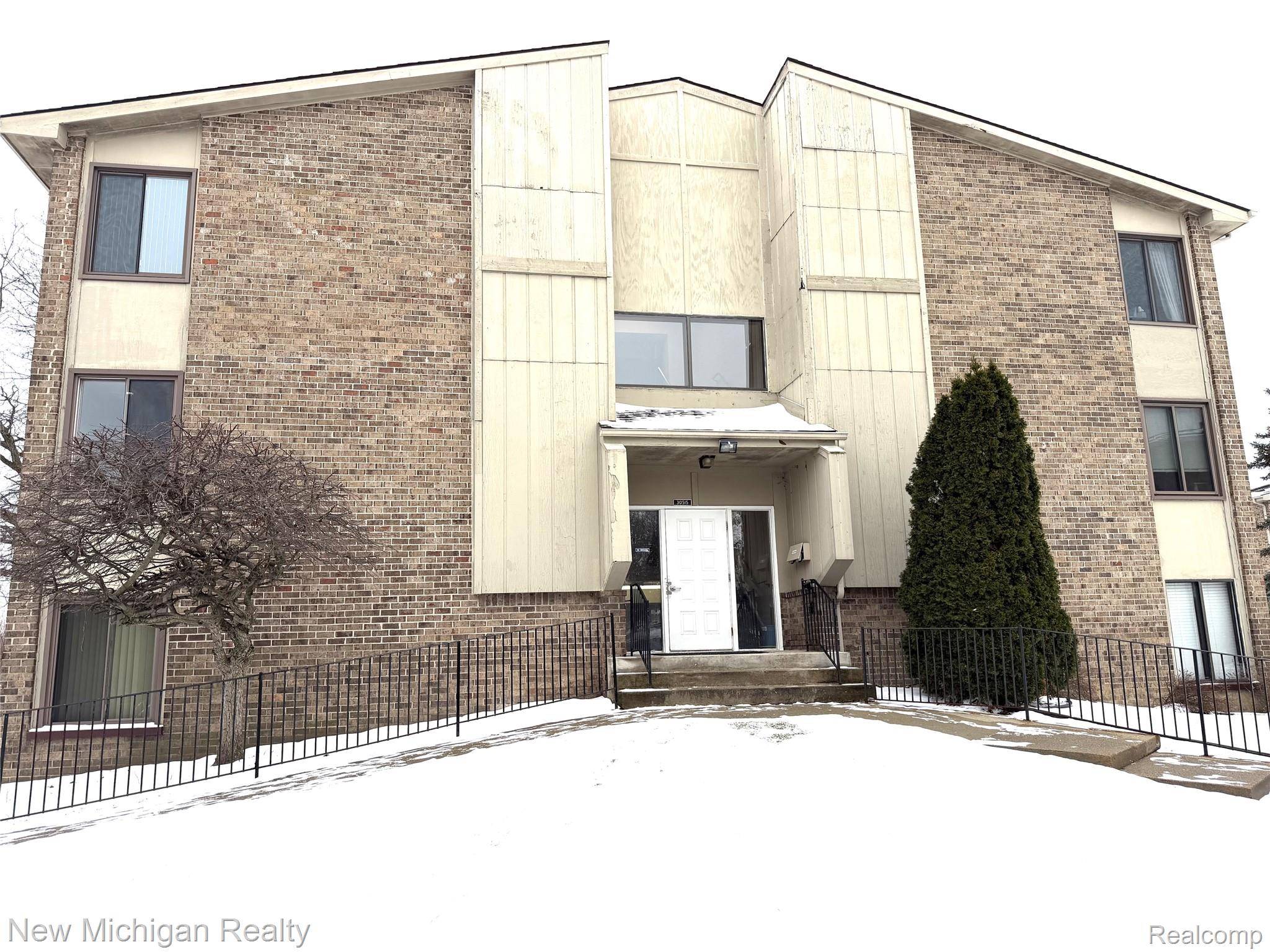 Farmington Hills, MI 48334,30515 West 14 Mile Rd #30