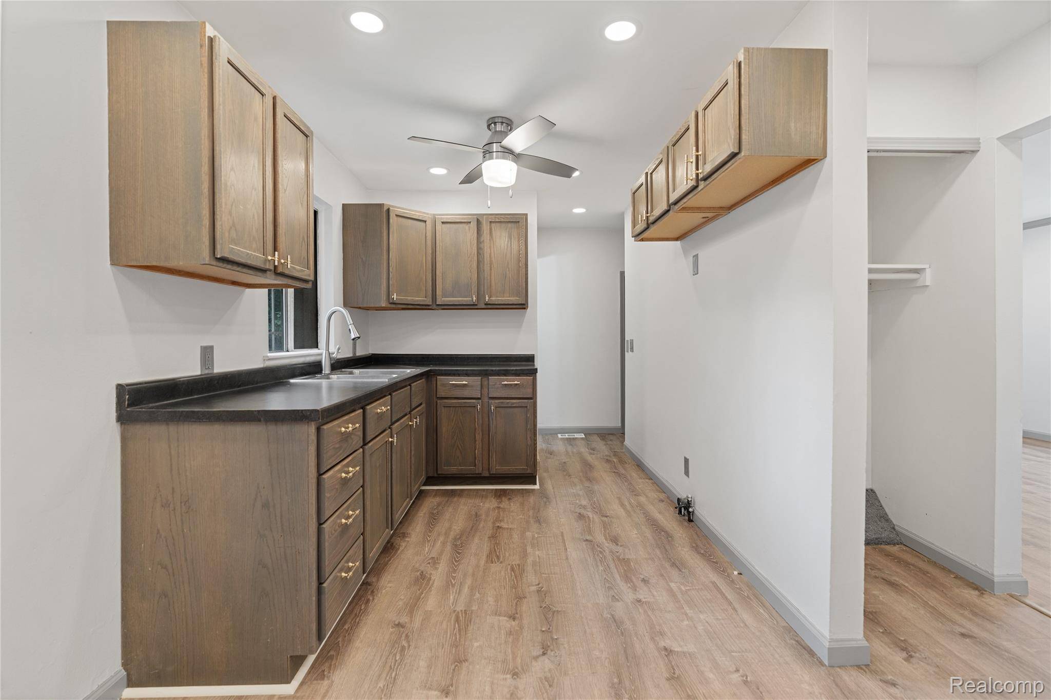 Flint, MI 48504,2017 Chateau DR