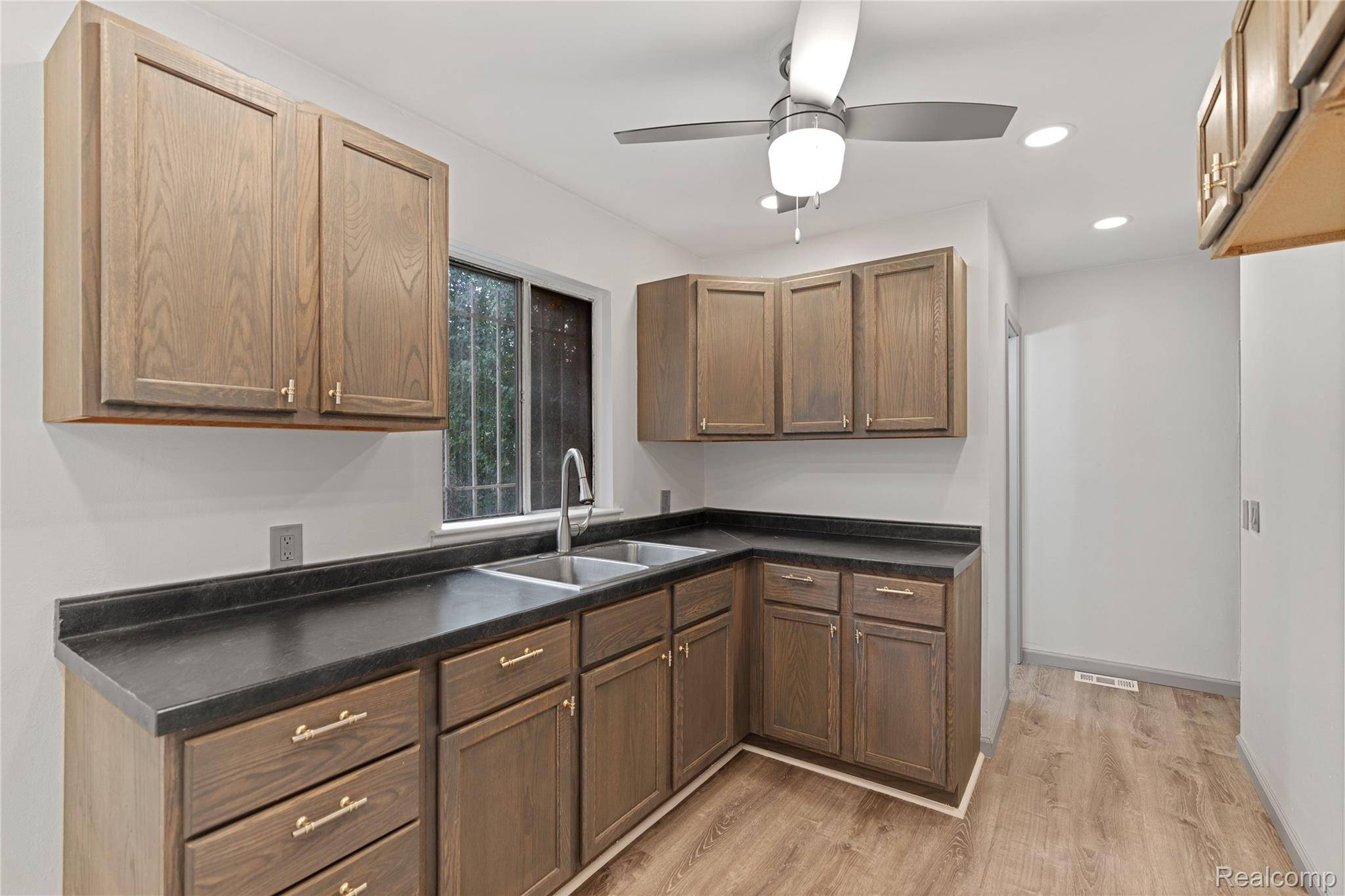 Flint, MI 48504,2017 Chateau DR