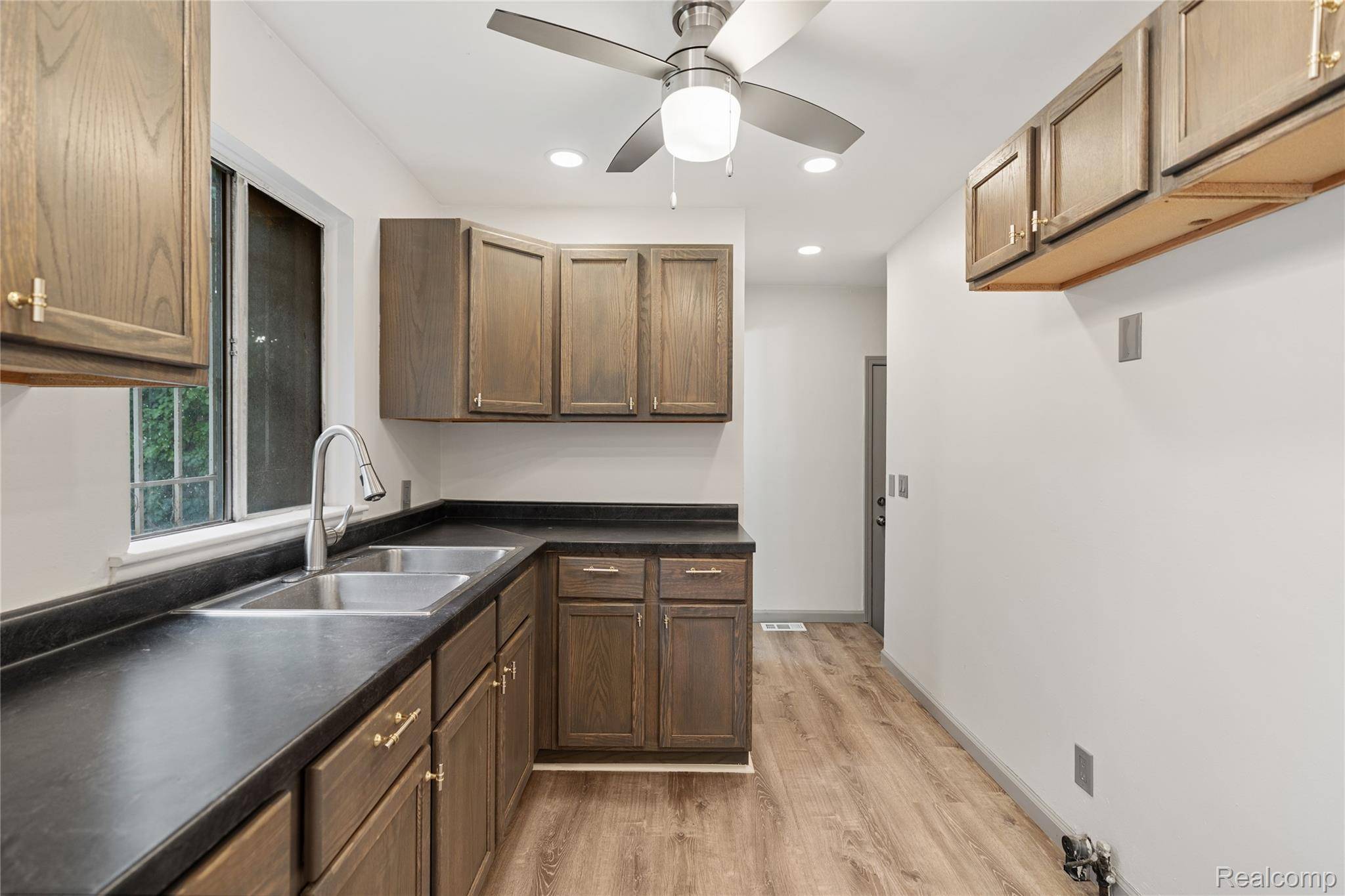 Flint, MI 48504,2017 Chateau DR