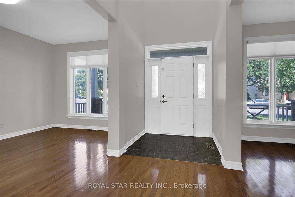 Blossom Park - Airport And Area, ON K1T 4E6,611 Devonwood CIR