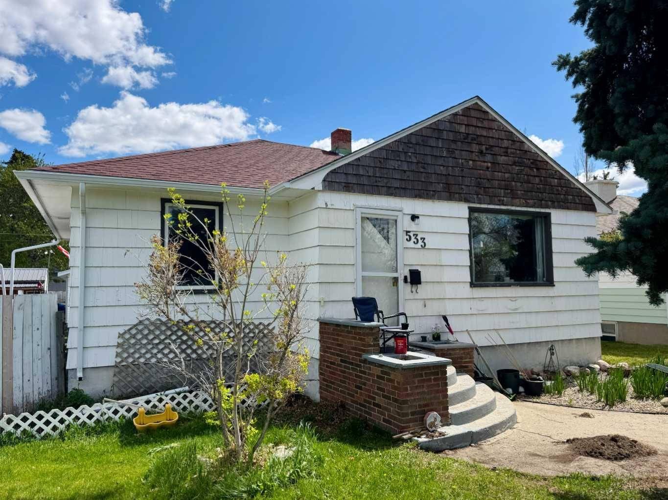 Lethbridge, AB T1J 3M9,533 23 ST S